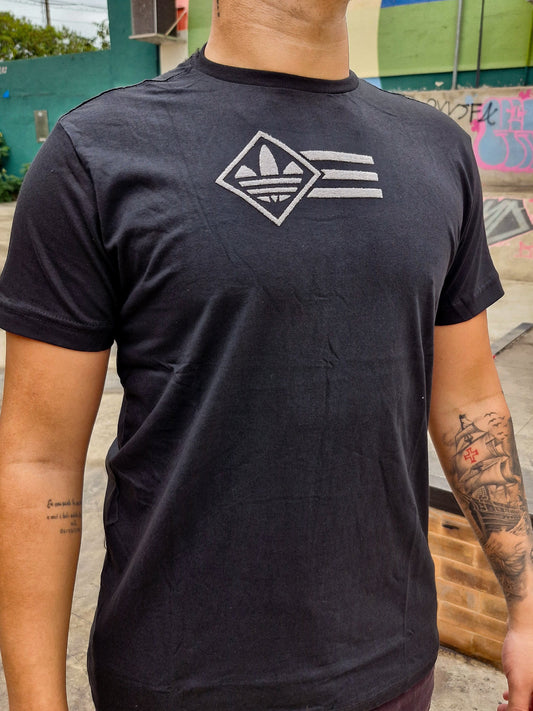 Camisa Adidas street básica